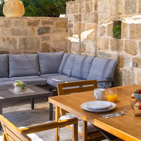 Willa Malena: A Charming Stone House With Sea Views *