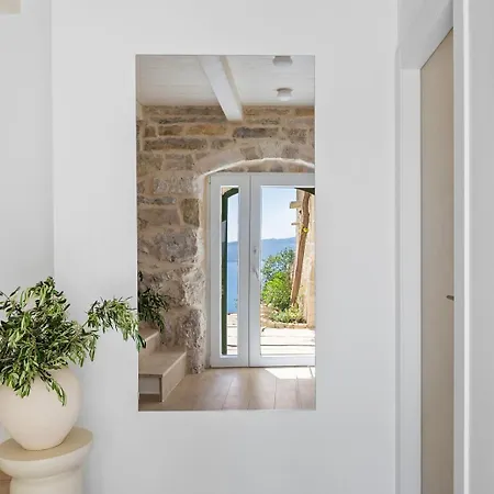 Malena: A Charming Stone House With Sea Views Willa